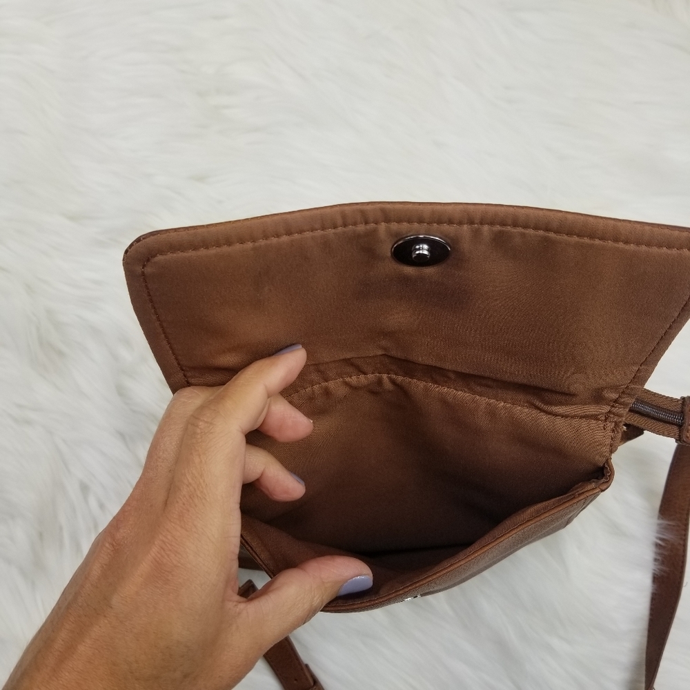 Wilsons Geniune Leather Saddle Crossbody Flap Bag Gem